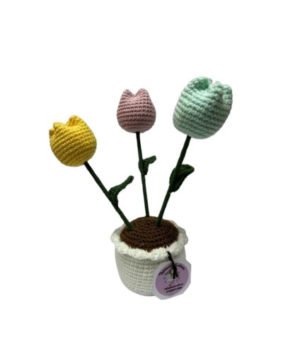 Tulipanes tejidos en hilo macramé