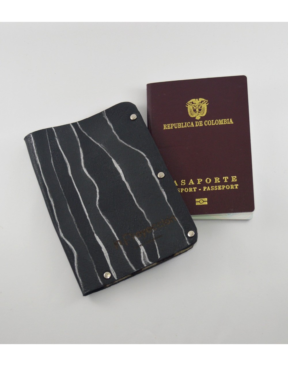 Portapasaporte Negro Cebra 