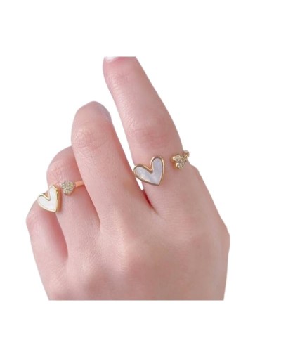 Anillo Dorado con Corazón Blanco en Nácar