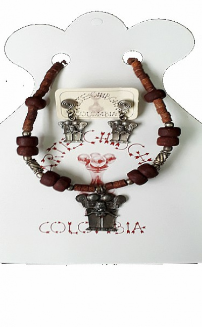 Set collar y aretes Necklace and earring set Dijepectoral Cultura Darién Pendantchestplate Darién Culture