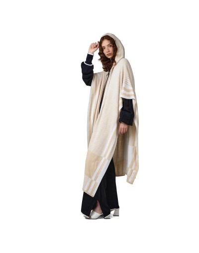 OMA873U09 Ruana Taylor Color Beige Marfil Talla Unica