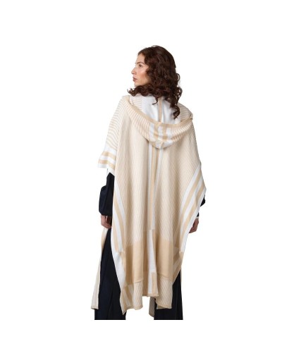 OMA873U09 Ruana Taylor Color Beige Marfil Talla Unica