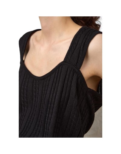 OMC843M01 Blusa Enlazada Escote Corazon Color Negro Talla SM y ML