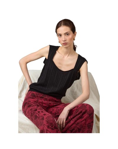 OMC843M01 Blusa Enlazada Escote Corazon Color Negro Talla SM y ML