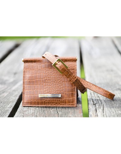 Collar billetera de mujer Matilde en piel color cognac