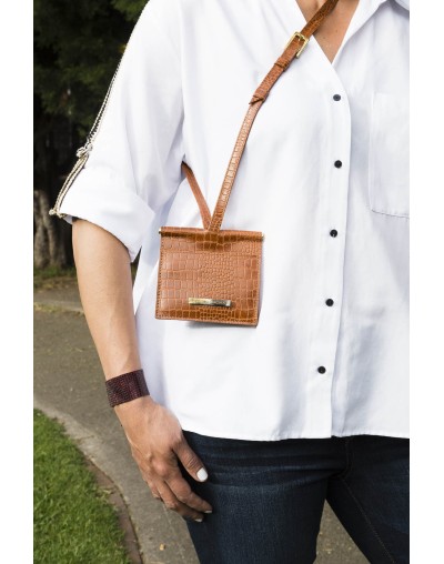 Collar billetera de mujer Matilde en piel color cognac