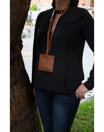 Collar billetera de mujer Matilde en piel color cognac