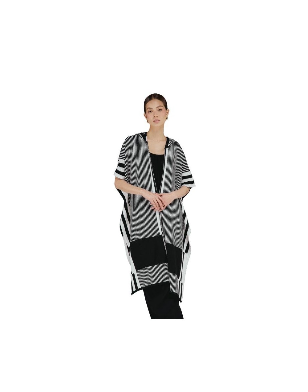 OMA873U01 Ruana Taylor Color Negro Marfil Talla Unica