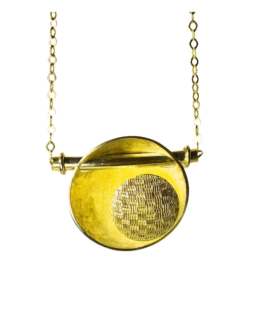 Dije Swa 1 con baño en oro 24K tejido a mano | Ilú