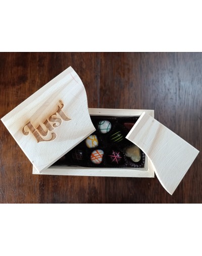 Trufas en pino rectangular, 12 trufas surtidas en linda caja de pino canadiense