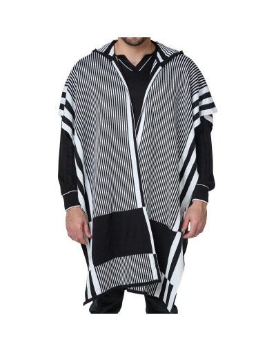 OMA873U01 Ruana Taylor Color Negro Marfil Talla Unica