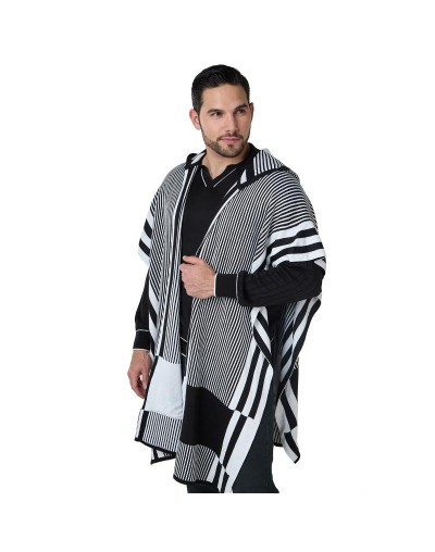 OMA873U01 Ruana Taylor Color Negro Marfil Talla Unica