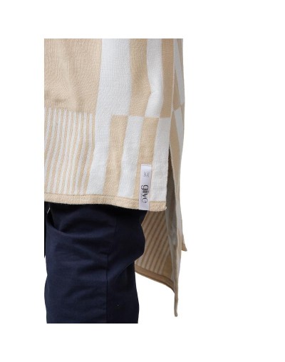 OMA873U09 Ruana Taylor Color Beige Marfil Talla Unica