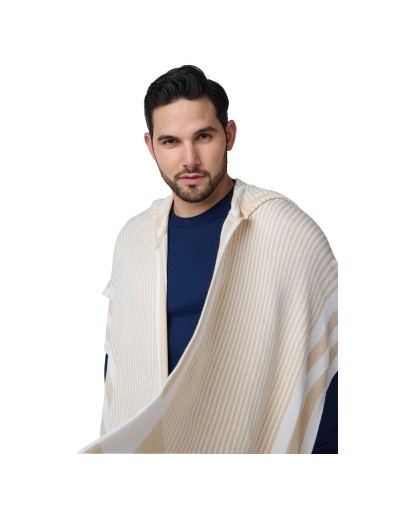 OMA873U09 Ruana Taylor Color Beige Marfil Talla Unica