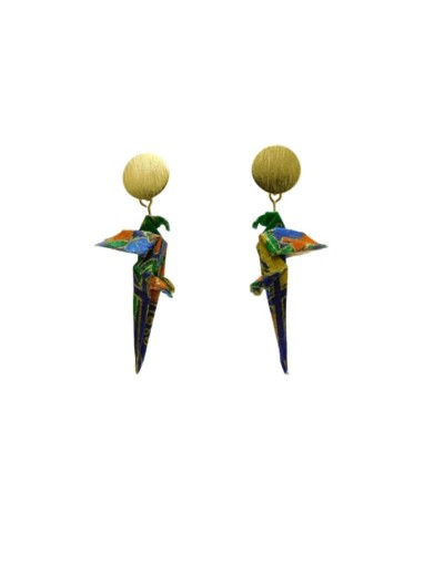 Aretes de guacamaya en origami barnizado