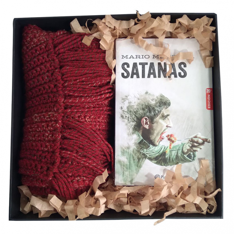 Libro satanás  bufanda