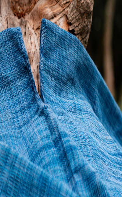 Ruana en hilo lana en tres tonos de azul